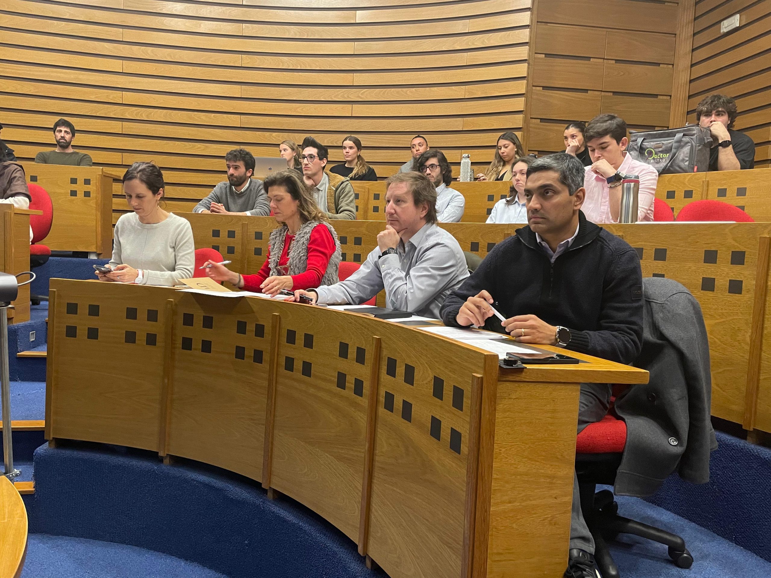 El jurado que eligió los proyectos que serán incubados: Jacinta Fanjul, Subdirectora de Innovación Sostenible; Rosa Madera, CEO de Empatthy y cofundadora de Fundación Por Todas; Benjamín Barros, Director de Relaciones Institucionales y Emprendimiento de Santander, y Anil Sadarangani, Director de Innovación UANDES.