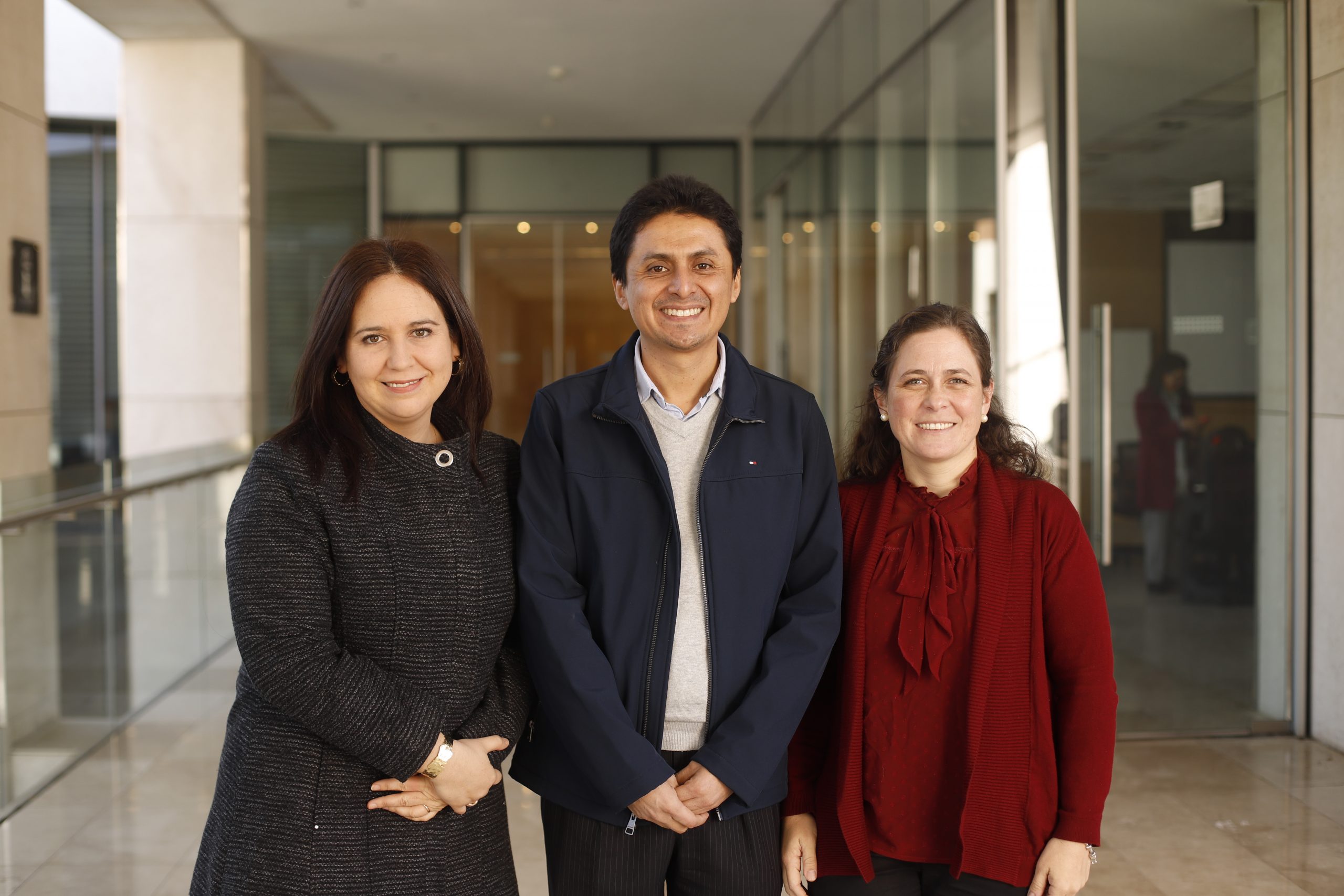 Carina Medina, Gabriel Bermejo y Daniela Vicuña
